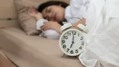 Perché il sonno “prima di mezzanotte” è un mito e cosa conta davvero per recuperare