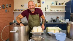 Formaggio fatto in casa senza frustrazioni: i 4 errori più comuni dei principianti e cosa aiuta davvero