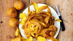 Pentole arrugginite salvate in una notte: un metodo con le patate che non danneggia la superficie.