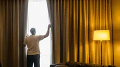 Le tende raccolgono polvere: 5 alternative moderne più facili da mantenere