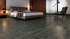 Perché i pavimenti comuni non resistono alla vita reale — e con cosa vengono sostituiti